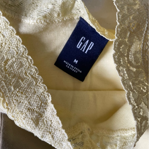 Women camisoles bundle - Picture 2 of 4